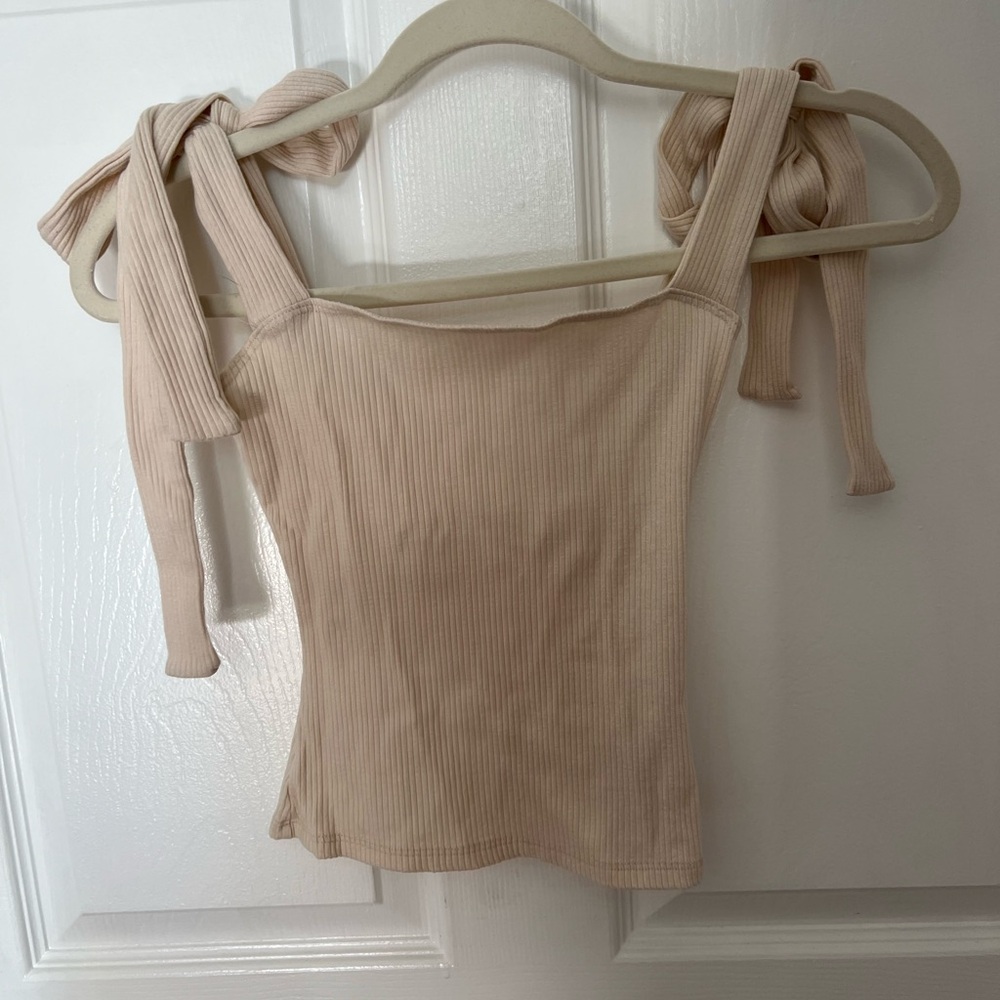 Reformation cute bow top!